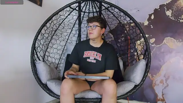 Snapshot of alex_noa chatting on October 2, 7:30 pm alex noa online show from October 2, 7:30 pm
