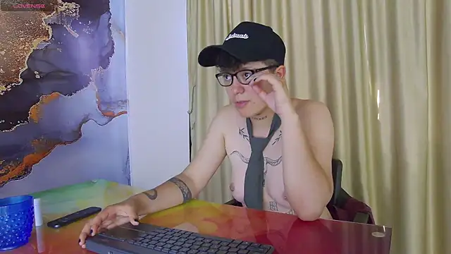 Snapshot of alex_noa chatting on September 13, 8:06 pm alex noa online show from September 13, 8:06 pm