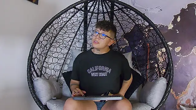 Snapshot of alex_noa chatting on October 6, 7:29 pm alex noa online show from October 6, 7:29 pm