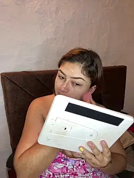 Snapshot of Sofia_Queen17 chatting on September 10, 10:37 am Sofia Queen17 online show from September 10, 10:37 am