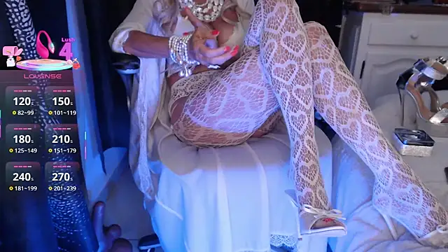 LaraReinaDelSol online show from December 16, 10:10 am