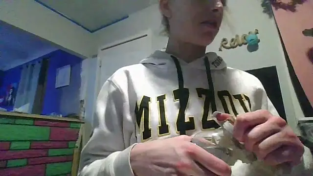 watermellonpussy online show from February 24, 6:01 am