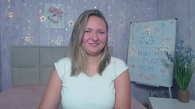 Snapshot of SallyVerda chatting on October 9, 6:34 pm SallyVerda online show from October 9, 6:34 pm