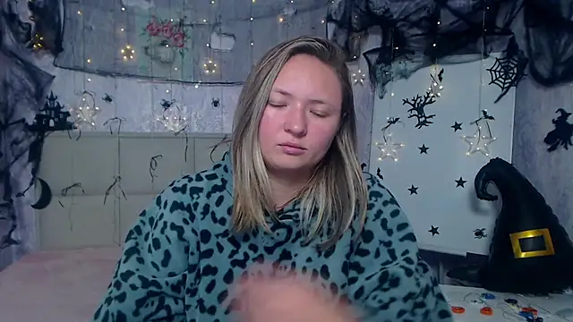 Snapshot of SallyVerda chatting on October 15, 5:48 pm SallyVerda online show from October 15, 5:48 pm
