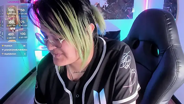 lucky-leah online show from December 19, 4:37 am