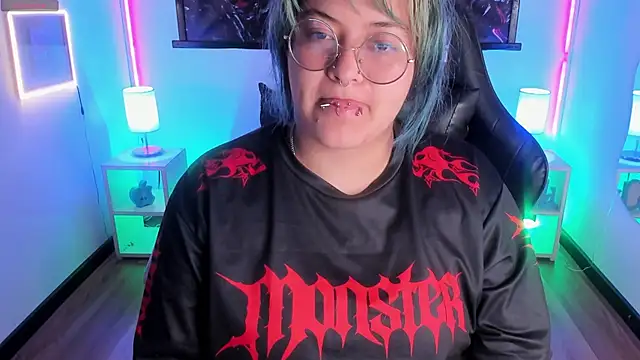 lucky-leah online show from April 5, 3:49 am