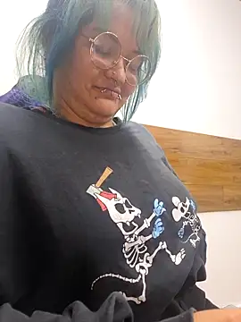 lucky-leah online show from April 16, 4:24 am