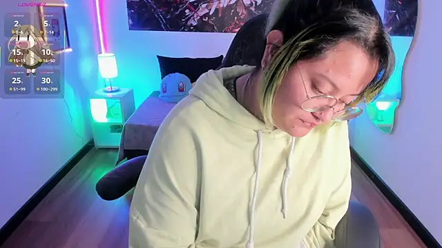 lucky-leah online show from November 7, 4:51 am