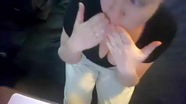 Snapshot of XxxAprilxxX chatting on October 30, 3:09 am XxxAprilxxX online show from October 30, 3:09 am