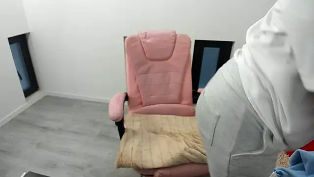 Dyana Kaylinn online show from February 14, 5:31 am