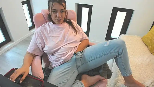 Dyana Kaylinn online show from November 25, 6:48 am