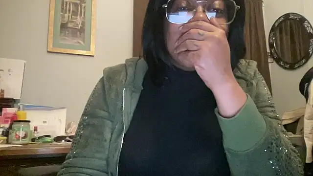 MommyConfident online show from December 16, 1:44 am