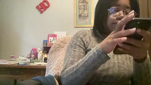 MommyConfident online show from December 22, 2:42 pm