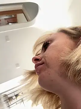 haileyhope  online show from November 22, 9:45 am