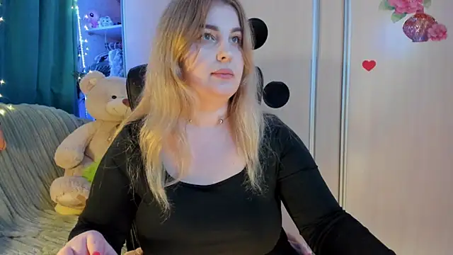 CoraSwon online show from March 9, 5:49 pm