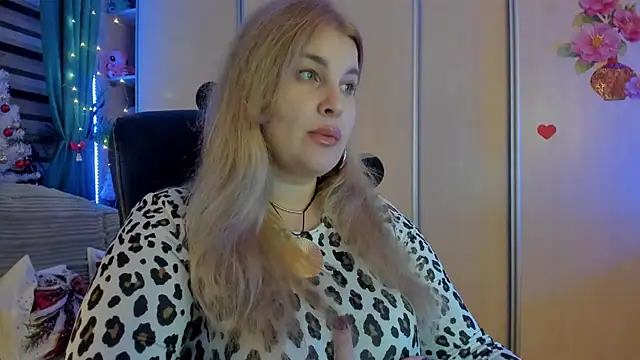 CoraSwon online show from December 21, 9:41 pm