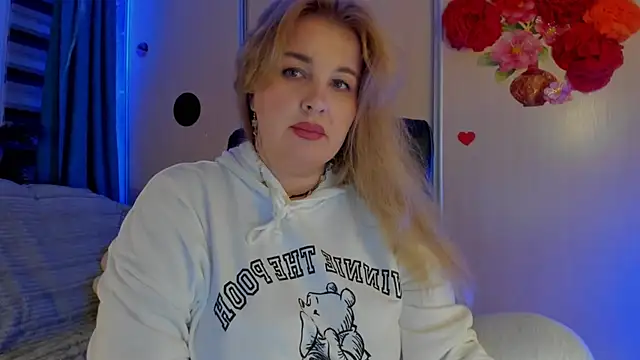 CoraSwon online show from November 12, 4:49 pm