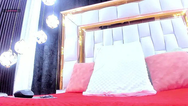 RileySweett online show from March 5, 12:01 pm