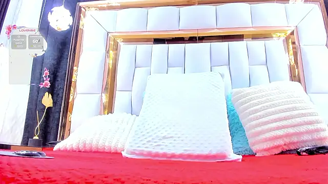 RileySweett online show from February 24, 11:42 am