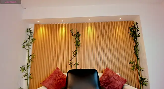 paulina sweett  online show from April 18, 12:29 pm