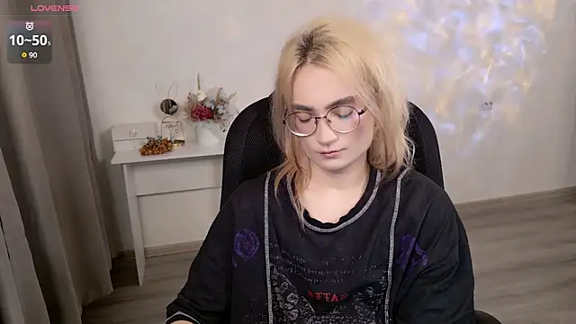 CuteYukiKun online show from April 4, 1:15 am