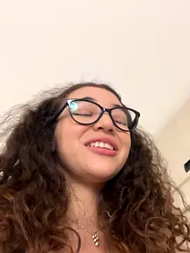 uniquerossie online show from December 5, 10:05 am