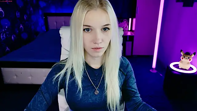 ShhhO O online show from November 28, 4:43 pm