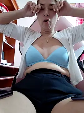 Iris love18 online show from April 15, 7:58 pm