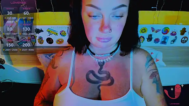 EllieOz online show from December 3, 4:42 pm