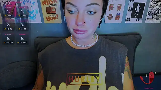 EllieOz online show from July 28, 7:39 pm