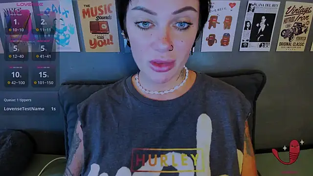 EllieOz online show from July 24, 4:38 pm
