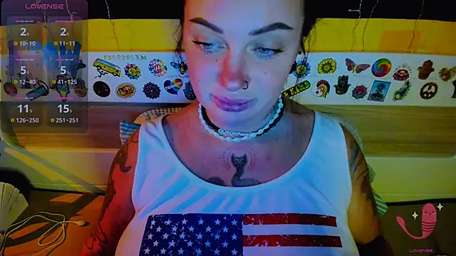 EllieOz online show from November 18, 6:20 pm