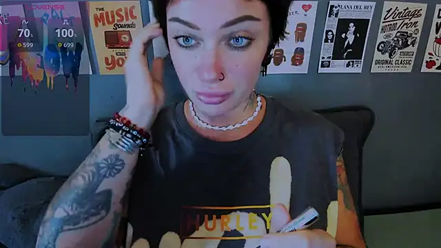 EllieOz online show from July 23, 4:37 pm