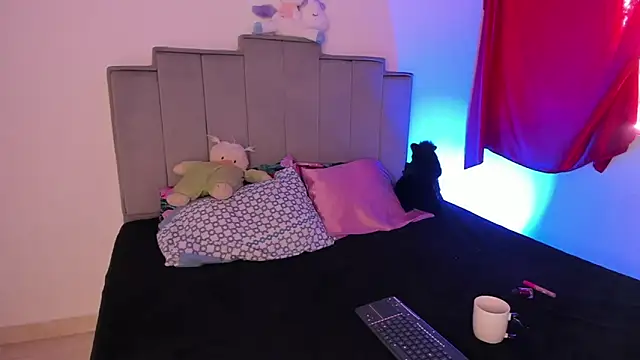 chloe watson  online show from July 24, 9:55 pm