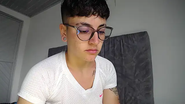 linda 33 online show from April 21, 6:48 pm