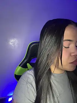 leila 22 online show from December 17, 6:50 am