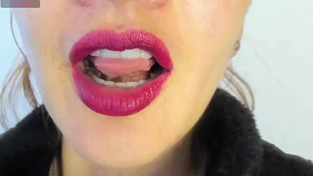 queen fetish online show from April 15, 8:09 pm