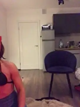 BigAssKi online show from February 24, 8:18 pm