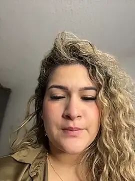 Sara smiiith211 online show from July 27, 1:35 am