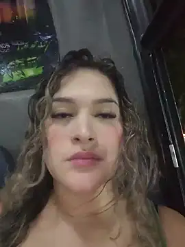 Sara smiiith211 online show from June 6, 1:01 am