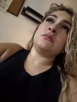 Sara smiiith211 online show from December 20, 12:36 am