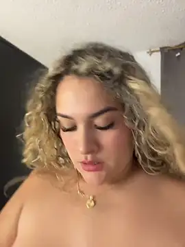Sara smiiith211 online show from July 20, 1:08 am