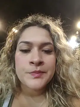 Sara smiiith211 online show from July 17, 1:54 am