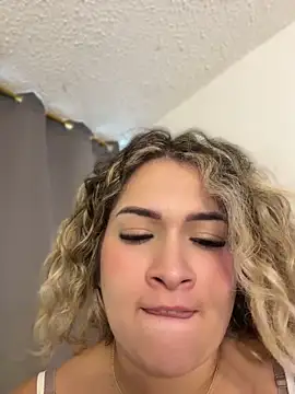 Sara smiiith211 online show from June 28, 9:21 pm