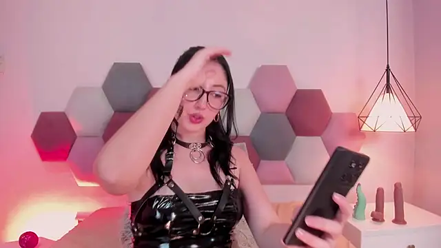 Emilywatsonn online show from March 13, 12:34 am