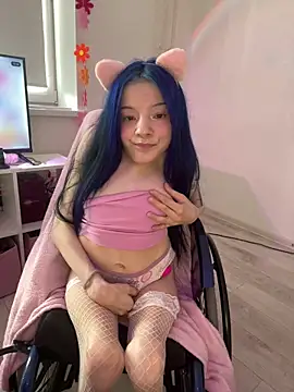 MiniSophiaa online show from April 14, 9:09 am