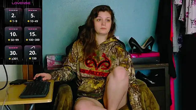 Snapshot of TreeJeanne chatting on October 7, 1:43 am TreeJeanne online show from October 7, 1:43 am