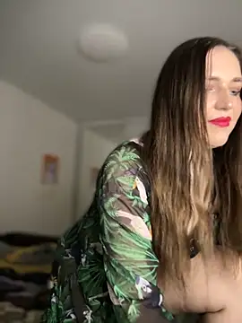 HoneySweetBee online show from November 5, 9:31 pm