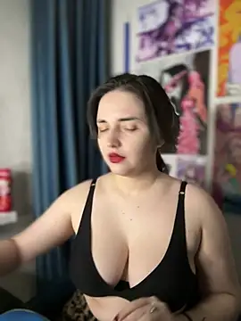 HoneySweetBee online show from February 26, 3:55 pm