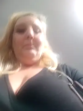 BecciDeluxe online show from March 13, 6:09 pm